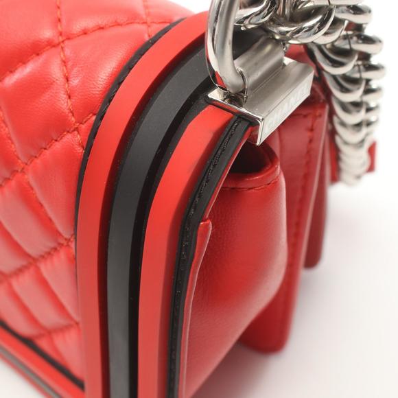 Chanel Boy Chanel Shoulder Bag Leather Shoulder Bag 17990939 in Great Condition - Picture 6 of 6